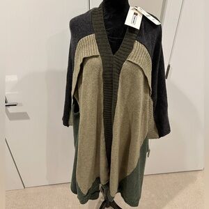 NWT Zara Surplus Sweater Poncho in Size Small